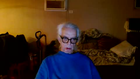 Snapshot of tom112292014 chatting on 11/22/25, 02:10 tom112292014 online show from 11/22/25, 02:10