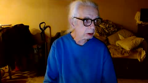 Snapshot of tom112292014 chatting on 12/04/25, 02:43 tom112292014 online show from 12/04/25, 02:43