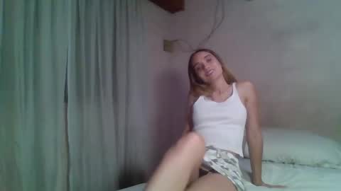 Snapshot of tom316972 chatting on 02/15/25, 12:48 Flor online show from 02/15/25, 12:48