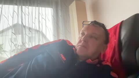 Snapshot of tom6644 chatting on 12/22/24, 12:16 Tom online show from 12/22/24, 12:16