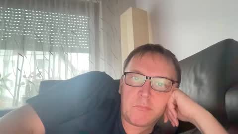 Snapshot of tom6644 chatting on 02/02/25, 03:39 Tom online show from 02/02/25, 03:39