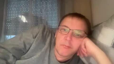 Snapshot of tom6644 chatting on 12/02/25, 03:40 Tom online show from 12/02/25, 03:40