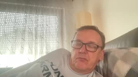 Snapshot of tom6644 chatting on 06/11/26, 04:27 Tom online show from 06/11/26, 04:27