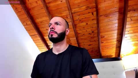 Snapshot of tom_bailey_ chatting on 11/10/25, 12:48 online show from 11/10/25, 12:48