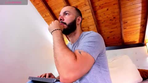 Snapshot of tom_bailey_ chatting on 11/17/25, 12:55 online show from 11/17/25, 12:55