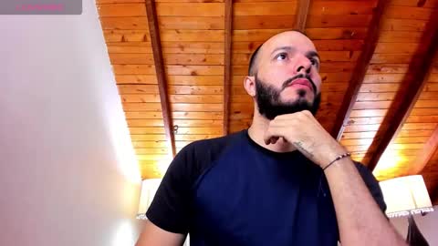 Snapshot of tom_bailey_ chatting on 11/24/25, 12:38 online show from 11/24/25, 12:38