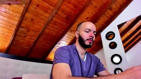 Snapshot of tom_bailey_ chatting on 12/05/25, 12:58 online show from 12/05/25, 12:58