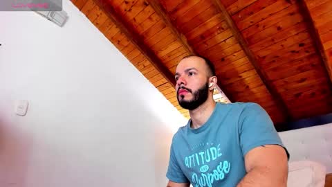 Snapshot of tom_bailey_ chatting on 12/14/25, 12:32 online show from 12/14/25, 12:32