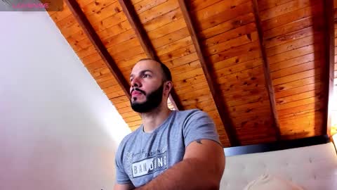 Snapshot of tom_bailey_ chatting on 12/15/25, 12:20 online show from 12/15/25, 12:20