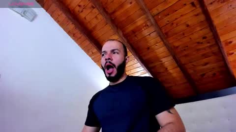 Snapshot of tom_bailey_ chatting on 12/16/25, 12:32 online show from 12/16/25, 12:32