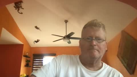 Hola online show from 04/28/26, 03:28