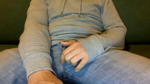 tombi125 online show from 01/03/25, 04:48