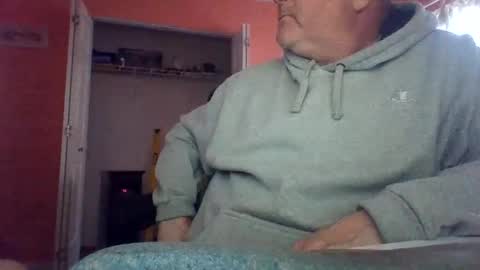 Snapshot of tomcat4848 chatting on 10/31/25, 04:19 tomcat4848 online show from 10/31/25, 04:19