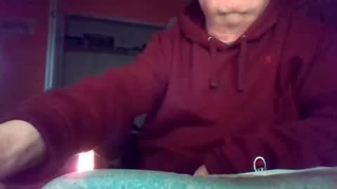 Snapshot of tomcat4848 chatting on 11/15/25, 10:34 tomcat4848 online show from 11/15/25, 10:34