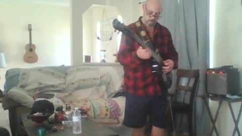 Snapshot of tomcatsawyer chatting on 11/17/25, 05:08 sirmuggsalot online show from 11/17/25, 05:08