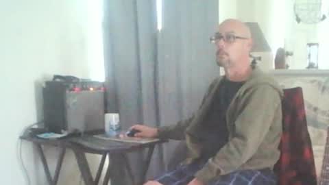 Snapshot of tomcatsawyer chatting on 11/18/25, 03:16 sirmuggsalot online show from 11/18/25, 03:16