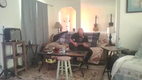 Snapshot of tomcatsawyer chatting on 12/14/25, 07:29 sirmuggsalot online show from 12/14/25, 07:29