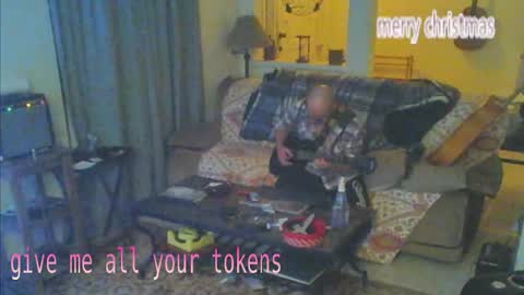 Snapshot of tomcatsawyer chatting on 12/17/25, 01:11 sirmuggsalot online show from 12/17/25, 01:11