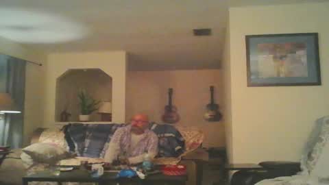 Snapshot of tomcatsawyer chatting on 12/22/25, 05:59 sirmuggsalot online show from 12/22/25, 05:59