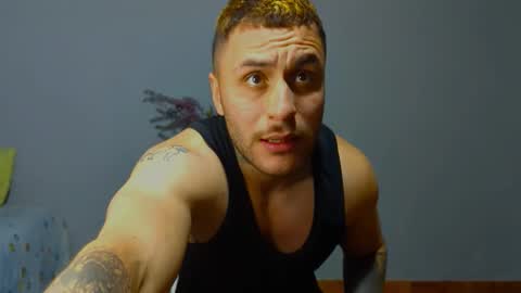 Snapshot of tomdavisxl chatting on 10/16/25, 02:12 tomDavisXl online show from 10/16/25, 02:12