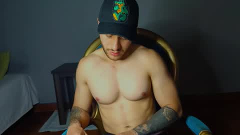Snapshot of tomdavisxl chatting on 10/23/25, 01:05 tomDavisXl online show from 10/23/25, 01:05