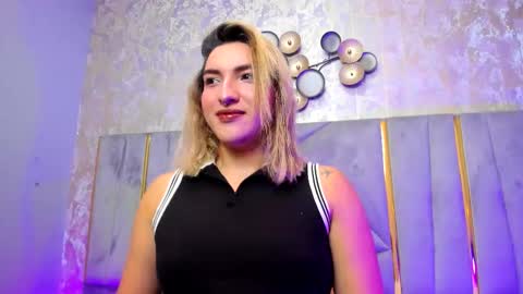 Snapshot of tomlondon_ chatting on 11/19/25, 11:32 online show from 11/19/25, 11:32