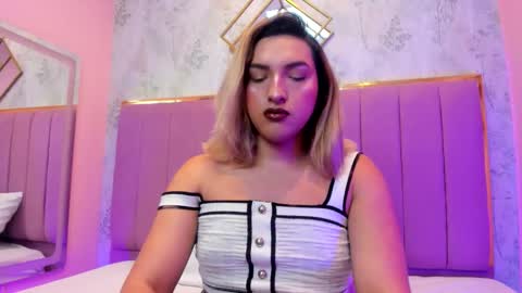 Snapshot of tomlondon_ chatting on 12/02/25, 11:59 online show from 12/02/25, 11:59