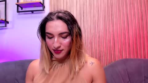 Snapshot of tomlondon_ chatting on 05/19/26, 12:22 online show from 05/19/26, 12:22