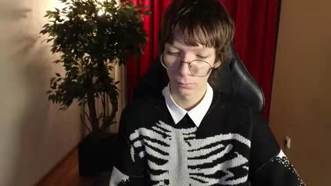 Snapshot of tommiehi chatting on 11/16/25, 05:24 Tommie online show from 11/16/25, 05:24