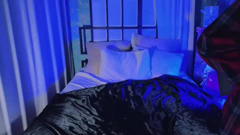 Snapshot of tommiehi chatting on 11/29/25, 05:43 Tommie online show from 11/29/25, 05:43