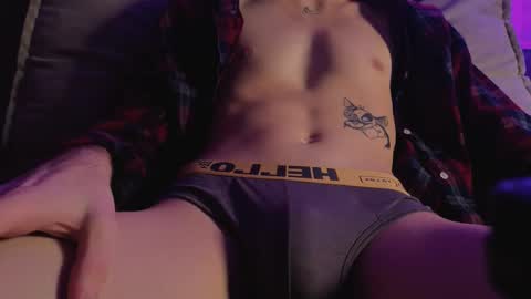 Snapshot of tommiehi chatting on 12/04/25, 05:39 Tommie online show from 12/04/25, 05:39