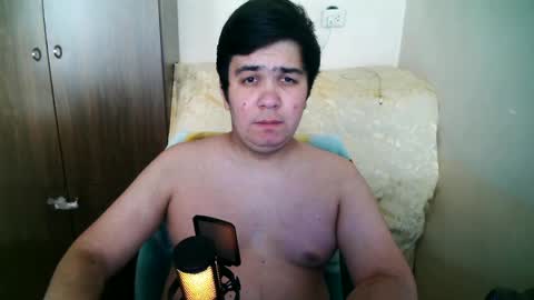 Snapshot of tommy99gg chatting on 05/20/26, 12:44 tommy99gg online show from 05/20/26, 12:44