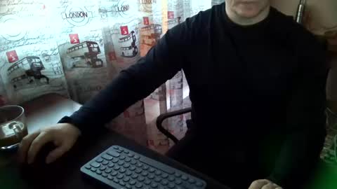 Snapshot of tommy_li_2 chatting on 01/04/25, 10:49 Tommi Li online show from 01/04/25, 10:49