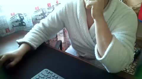 Snapshot of tommy_li_2 chatting on 01/12/25, 10:45 Tommi Li online show from 01/12/25, 10:45