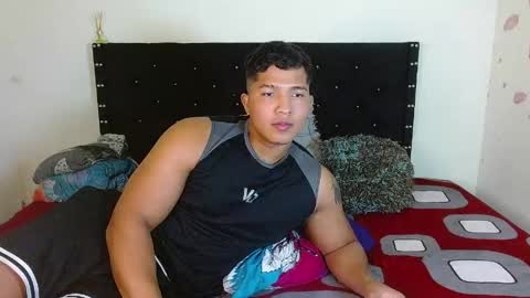 Snapshot of tommy_montana57935 chatting on 04/19/26, 04:01 tommy and merida online show from 04/19/26, 04:01