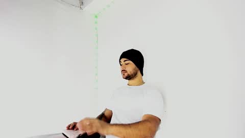 Snapshot of tommy_sccott chatting on 09/18/25, 11:18 tommy_sccott online show from 09/18/25, 11:18