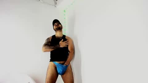 Snapshot of tommy_sccott chatting on 09/19/25, 10:43 tommy_sccott online show from 09/19/25, 10:43