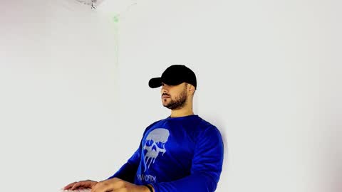 Snapshot of tommy_sccott chatting on 09/20/25, 10:22 tommy_sccott online show from 09/20/25, 10:22