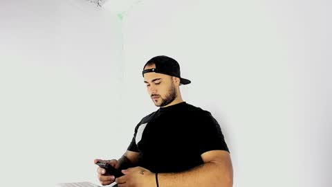 Snapshot of tommy_sccott chatting on 09/21/25, 10:11 tommy_sccott online show from 09/21/25, 10:11