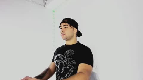 Snapshot of tommy_sccott chatting on 09/26/25, 10:25 tommy_sccott online show from 09/26/25, 10:25