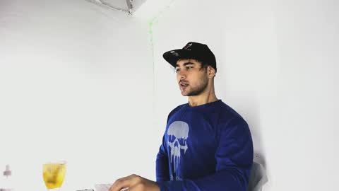 Snapshot of tommy_sccott chatting on 09/29/25, 11:42 tommy_sccott online show from 09/29/25, 11:42