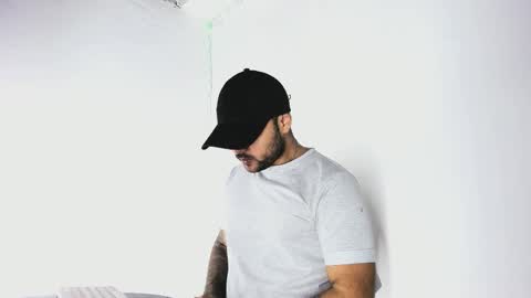 Snapshot of tommy_sccott chatting on 10/11/25, 11:03 tommy_sccott online show from 10/11/25, 11:03