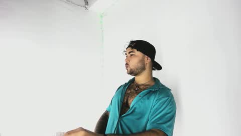 Snapshot of tommy_sccott chatting on 10/13/25, 10:43 tommy_sccott online show from 10/13/25, 10:43