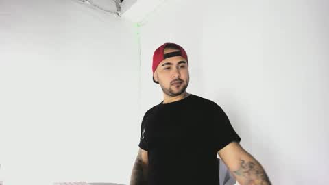 Snapshot of tommy_sccott chatting on 10/14/25, 11:38 tommy_sccott online show from 10/14/25, 11:38