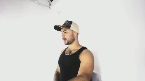 Snapshot of tommy_sccott chatting on 10/15/25, 11:27 tommy_sccott online show from 10/15/25, 11:27