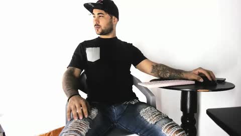 Snapshot of tommy_sccott chatting on 10/16/25, 10:33 tommy_sccott online show from 10/16/25, 10:33