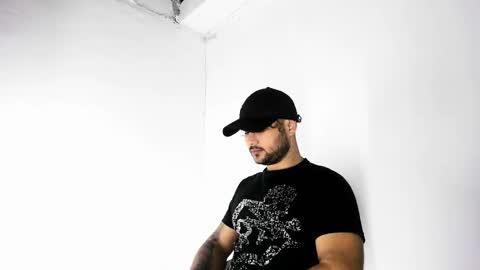 Snapshot of tommy_sccott chatting on 10/18/25, 11:38 tommy_sccott online show from 10/18/25, 11:38