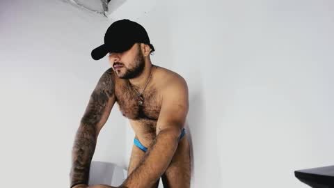 Snapshot of tommy_sccott chatting on 10/25/25, 01:35 tommy_sccott online show from 10/25/25, 01:35