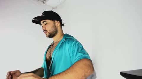 Snapshot of tommy_sccott chatting on 11/06/25, 10:21 tommy_sccott online show from 11/06/25, 10:21