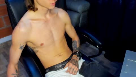 Snapshot of tommy_slater chatting on 12/13/24, 04:27 Tommy Slater online show from 12/13/24, 04:27